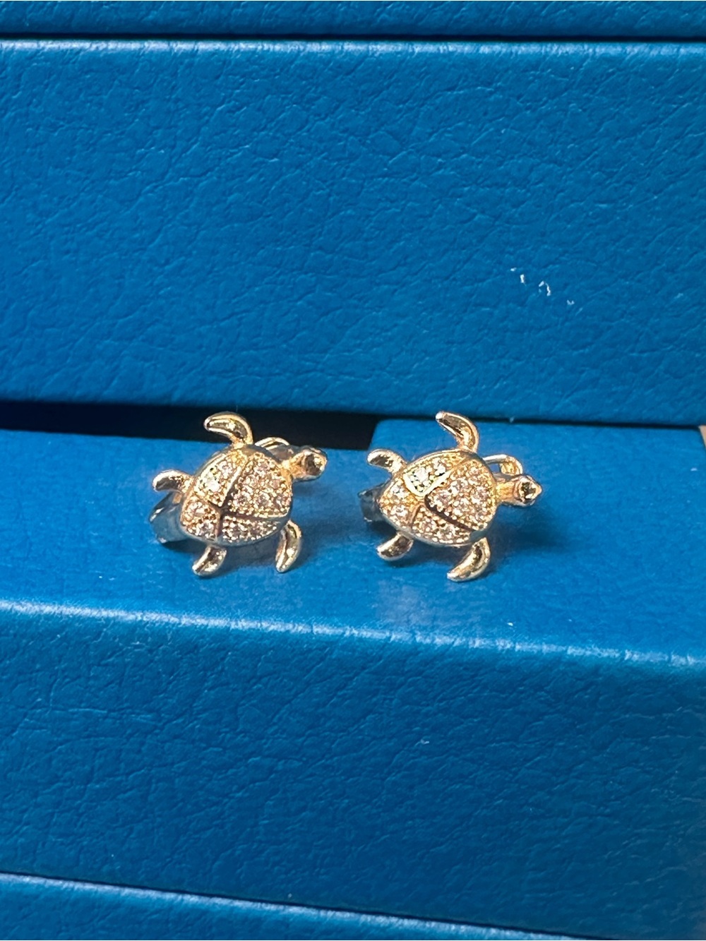 Pavé Sea Turtle Huggies